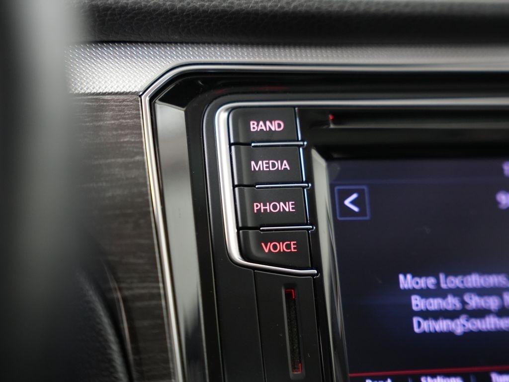 Volkswagen Passat 4dr Sdn 1.8T Auto SE PZEV 2016