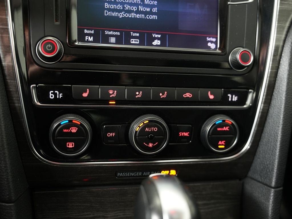 Volkswagen Passat 4dr Sdn 1.8T Auto SE PZEV 2016