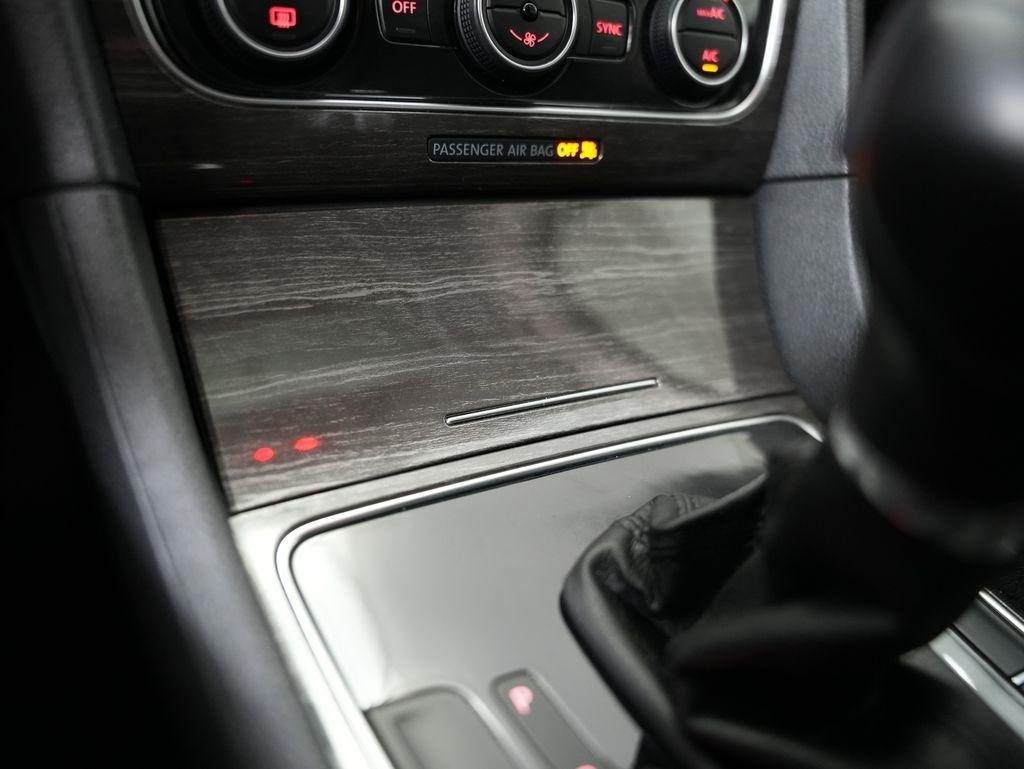 Volkswagen Passat 4dr Sdn 1.8T Auto SE PZEV 2016