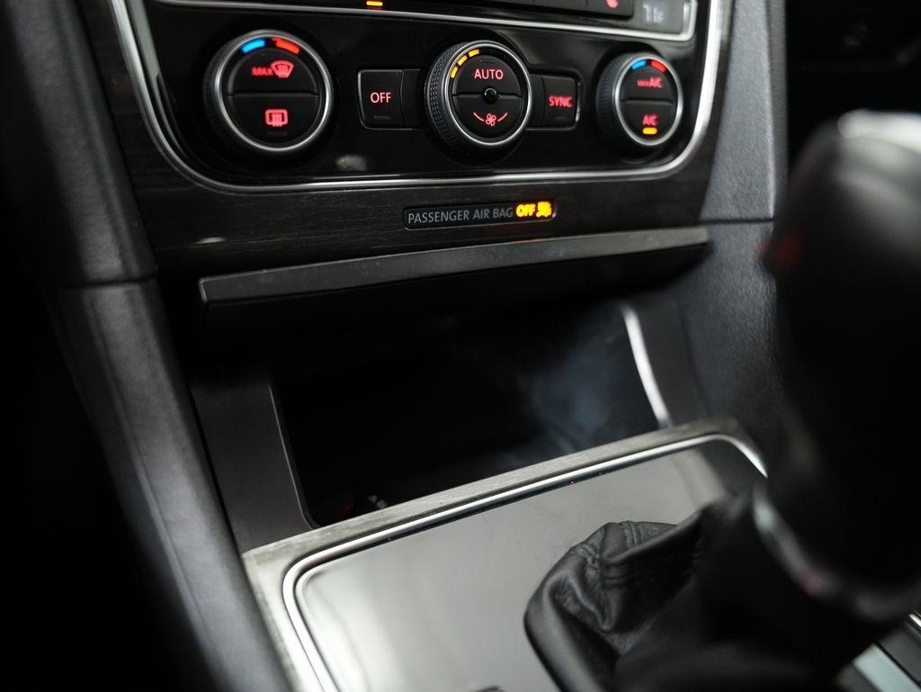 Volkswagen Passat 4dr Sdn 1.8T Auto SE PZEV 2016