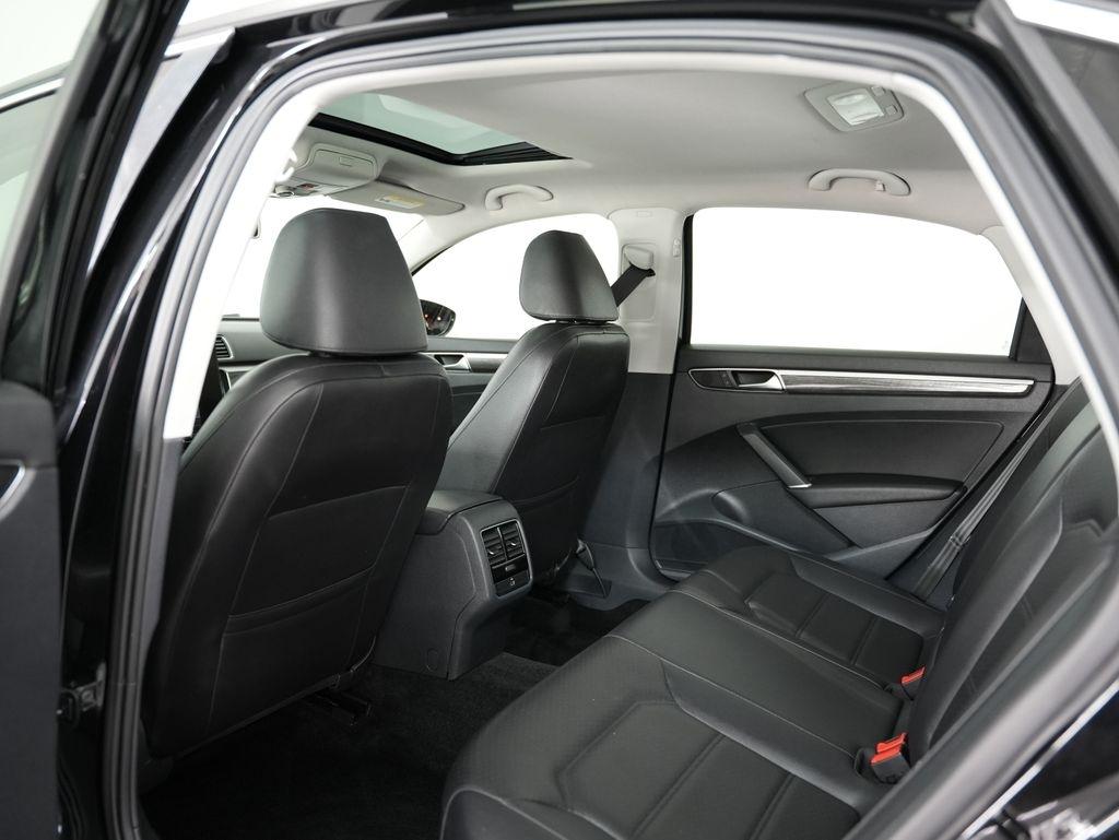 Volkswagen Passat 4dr Sdn 1.8T Auto SE PZEV 2016