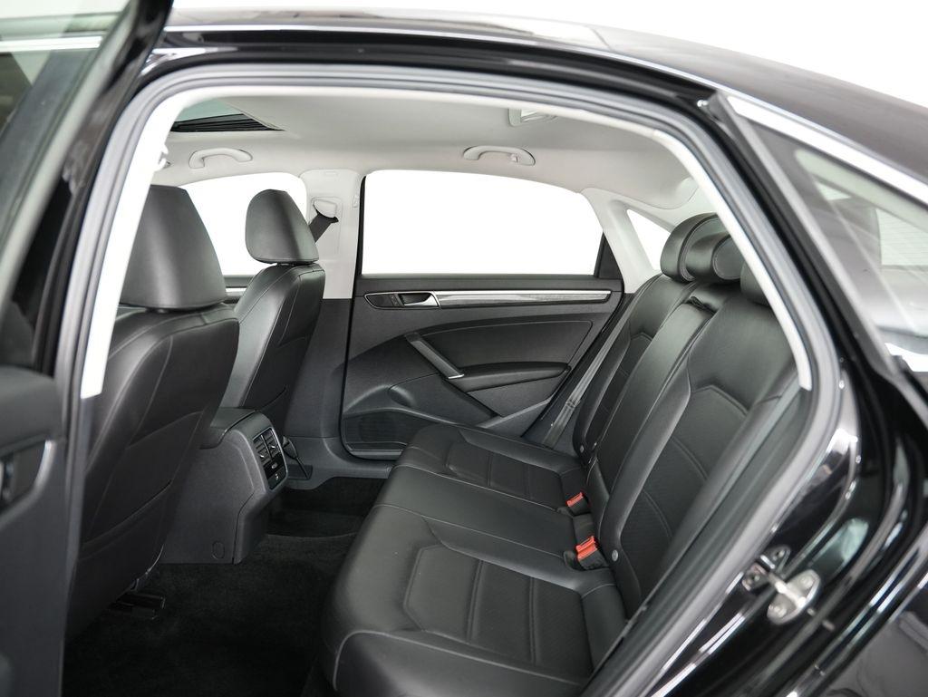 Volkswagen Passat 4dr Sdn 1.8T Auto SE PZEV 2016