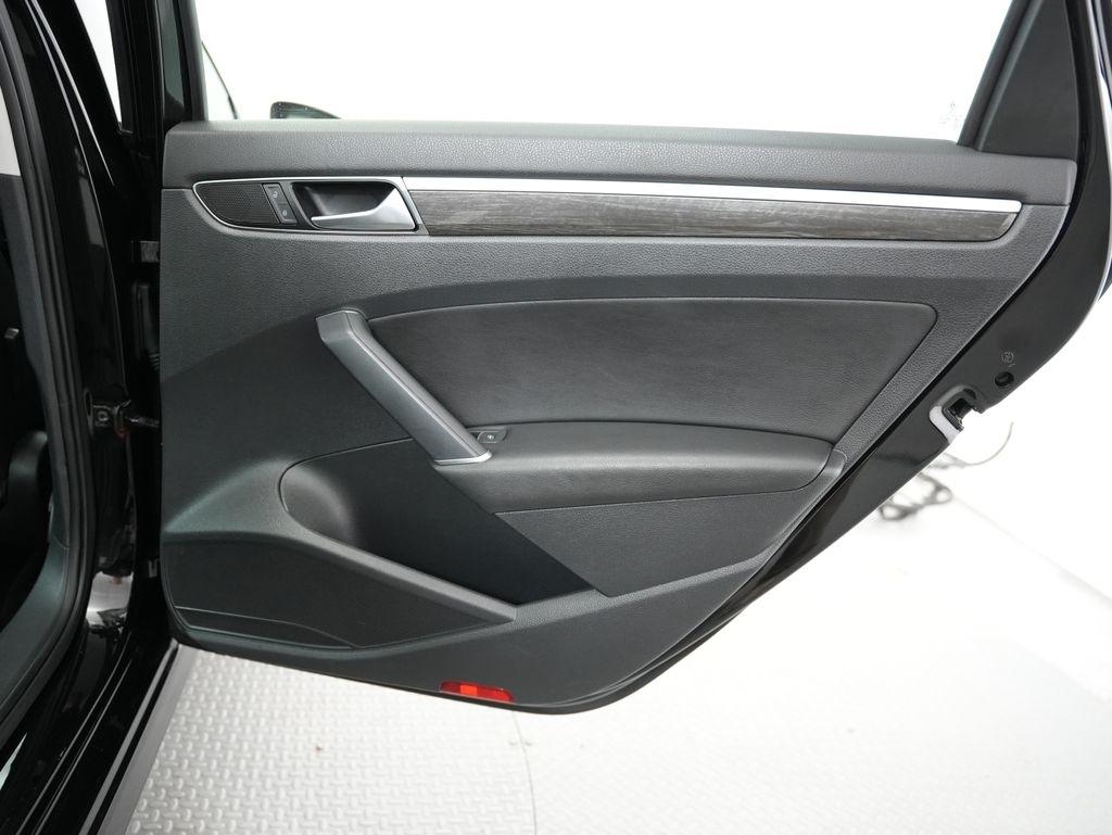 Volkswagen Passat 4dr Sdn 1.8T Auto SE PZEV 2016