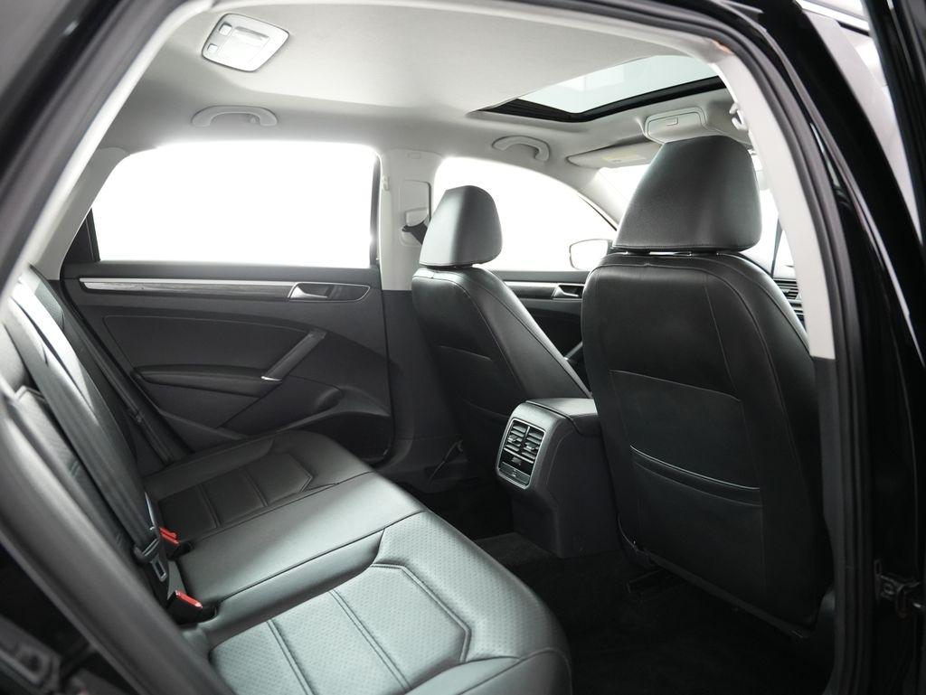 Volkswagen Passat 4dr Sdn 1.8T Auto SE PZEV 2016