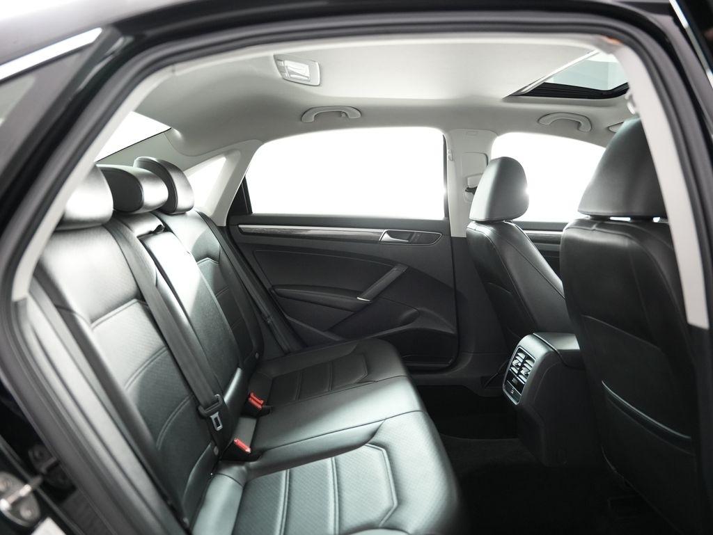 Volkswagen Passat 4dr Sdn 1.8T Auto SE PZEV 2016