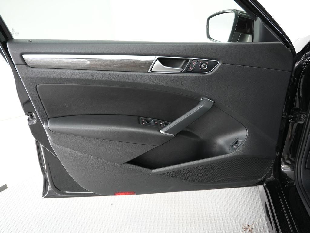 Volkswagen Passat 4dr Sdn 1.8T Auto SE PZEV 2016