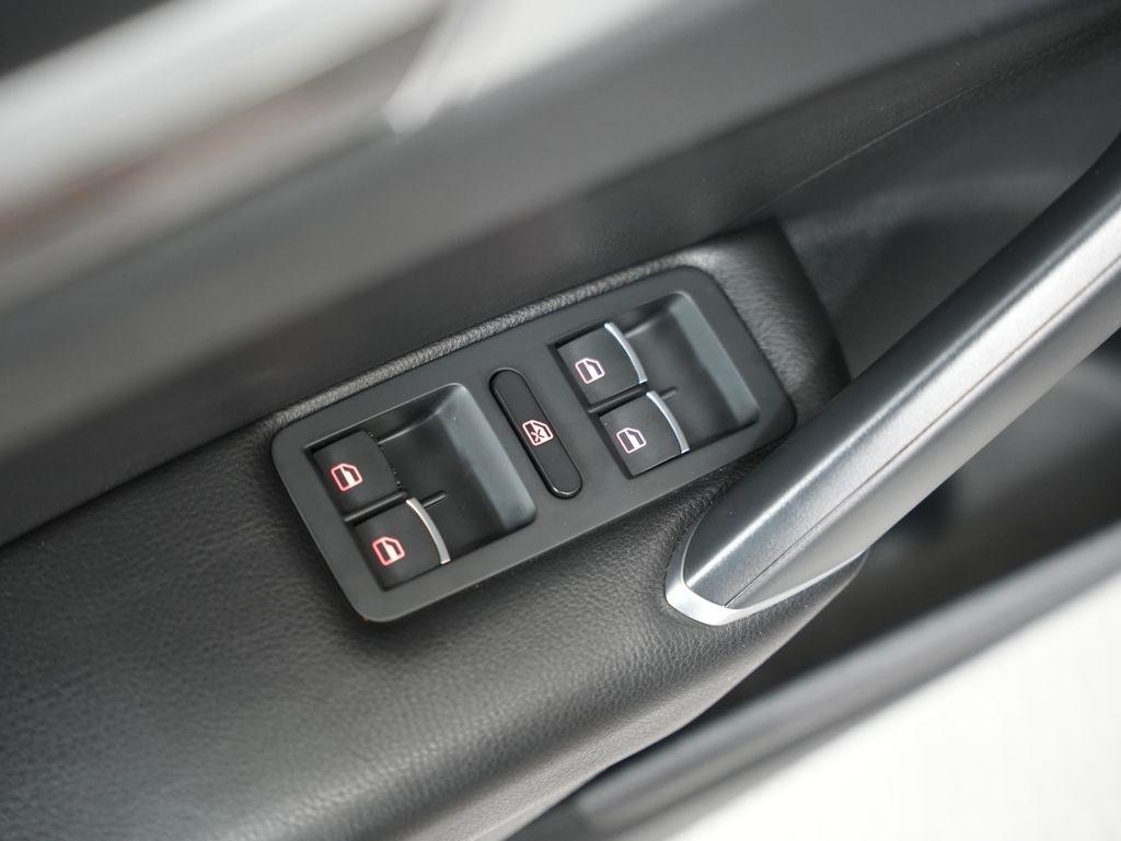 Volkswagen Passat 4dr Sdn 1.8T Auto SE PZEV 2016