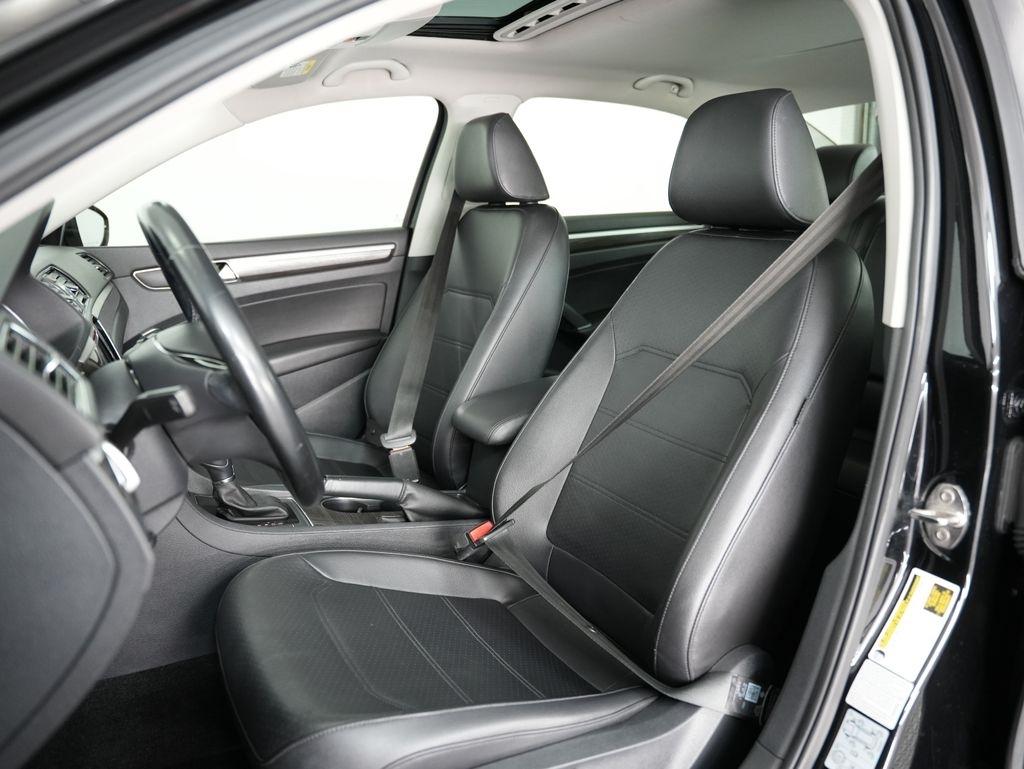 Volkswagen Passat 4dr Sdn 1.8T Auto SE PZEV 2016