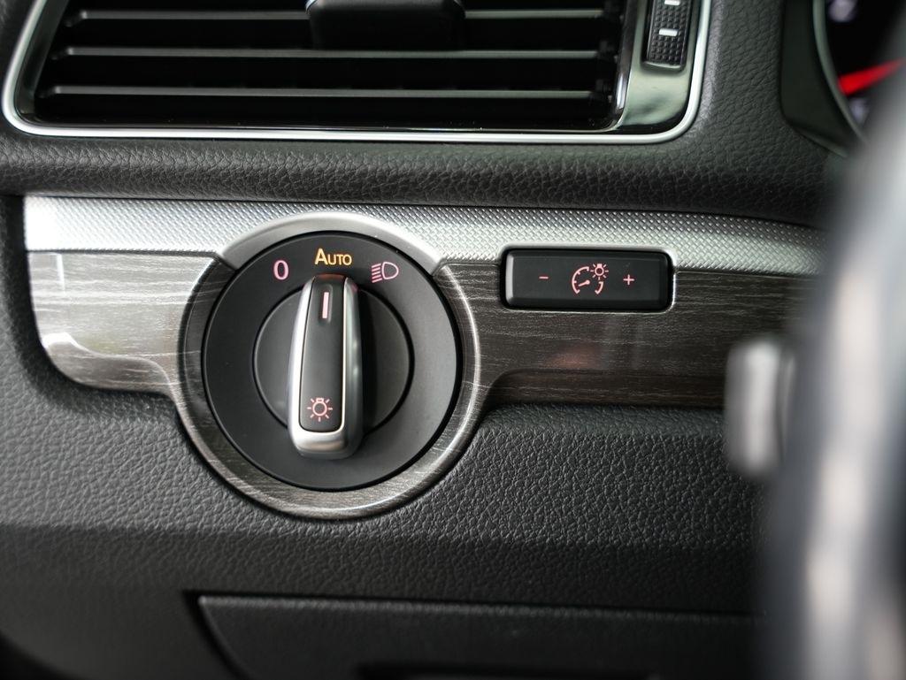 Volkswagen Passat 4dr Sdn 1.8T Auto SE PZEV 2016