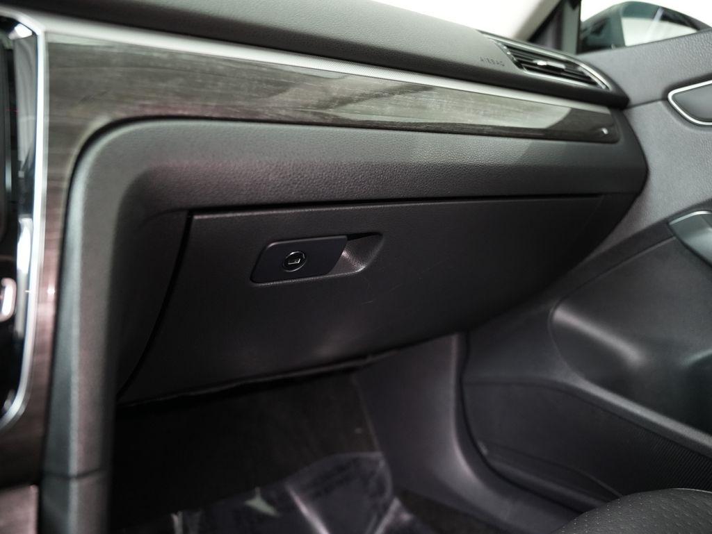 Volkswagen Passat 4dr Sdn 1.8T Auto SE PZEV 2016