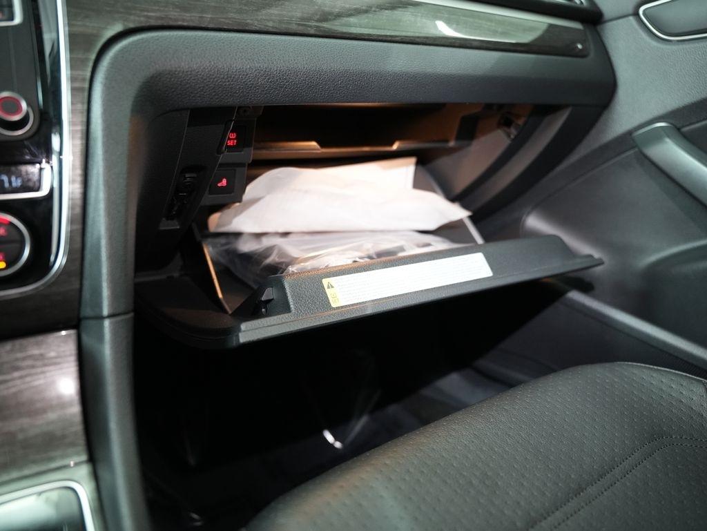 Volkswagen Passat 4dr Sdn 1.8T Auto SE PZEV 2016