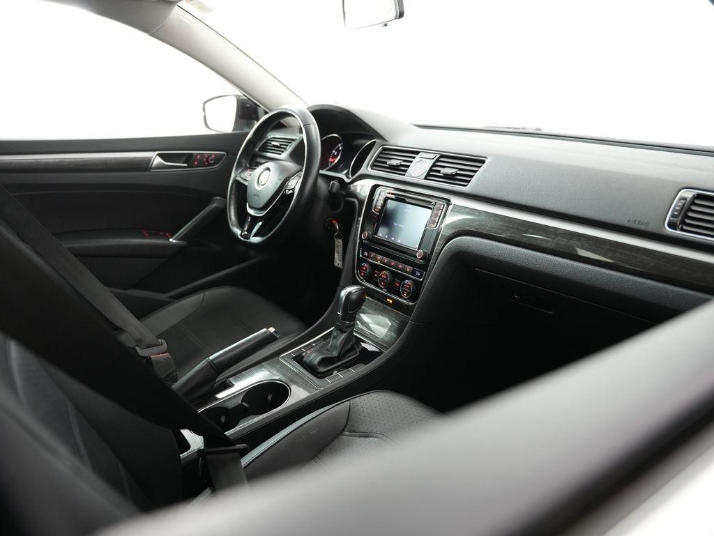 Volkswagen Passat 4dr Sdn 1.8T Auto SE PZEV 2016