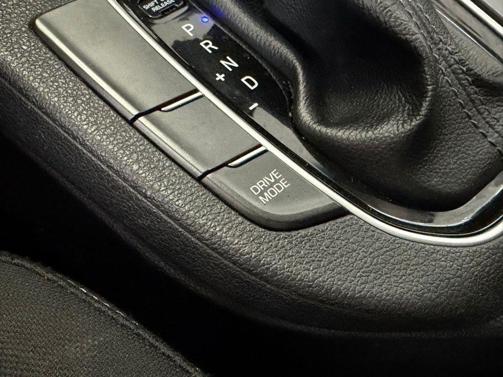 Hyundai Elantra GT Auto 2020