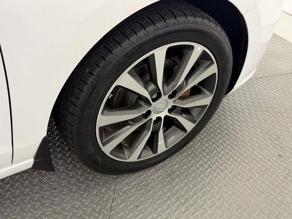 Hyundai Elantra GT Auto 2020