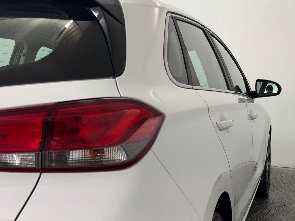 Hyundai Elantra GT Auto 2020