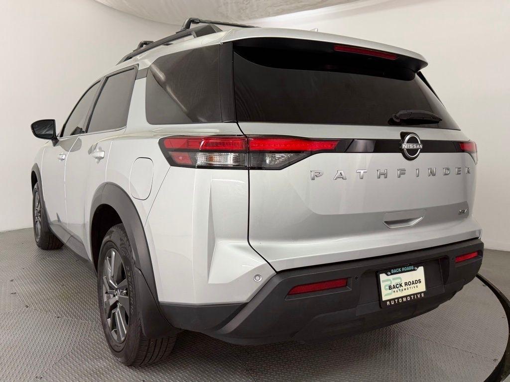 Nissan Pathfinder SV 2WD 2023