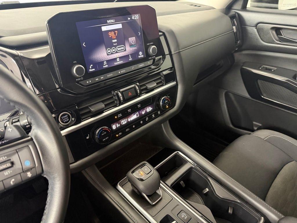 Nissan Pathfinder SV 2WD 2023