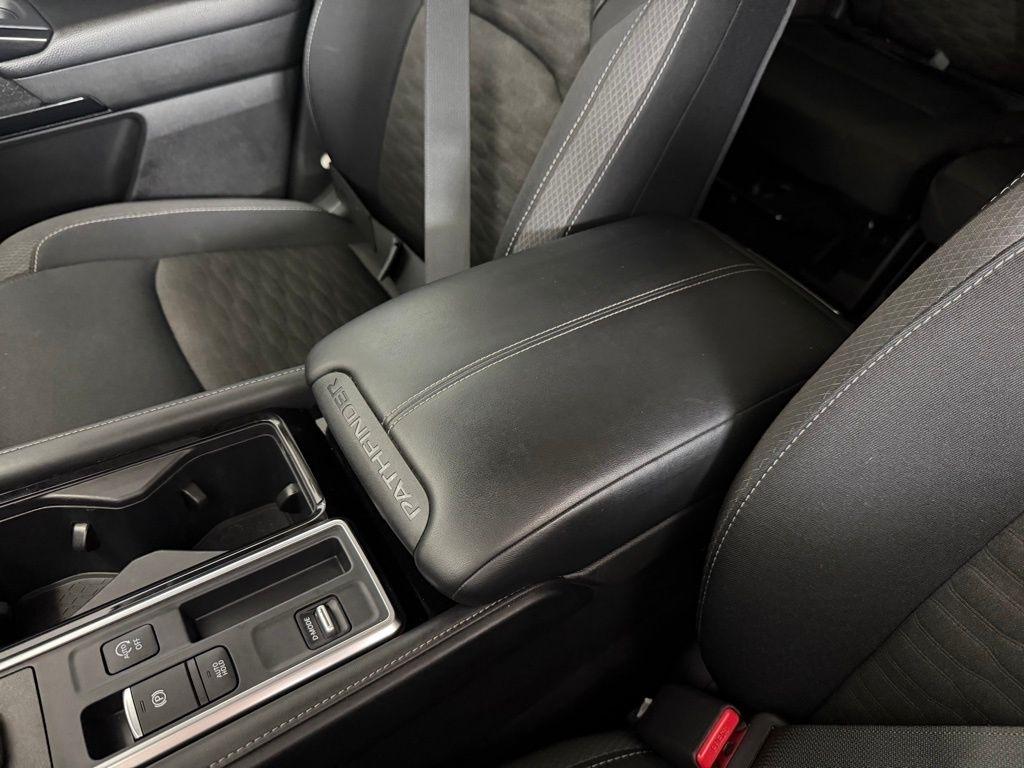 Nissan Pathfinder SV 2WD 2023