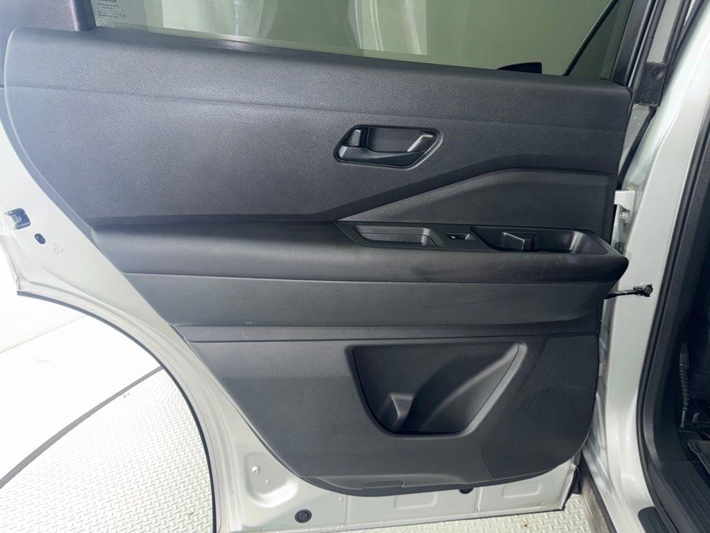 Nissan Pathfinder SV 2WD 2023