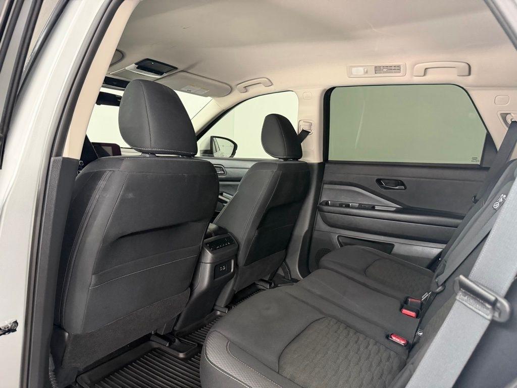 Nissan Pathfinder SV 2WD 2023