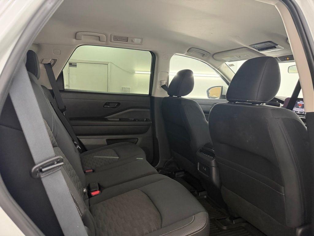 Nissan Pathfinder SV 2WD 2023