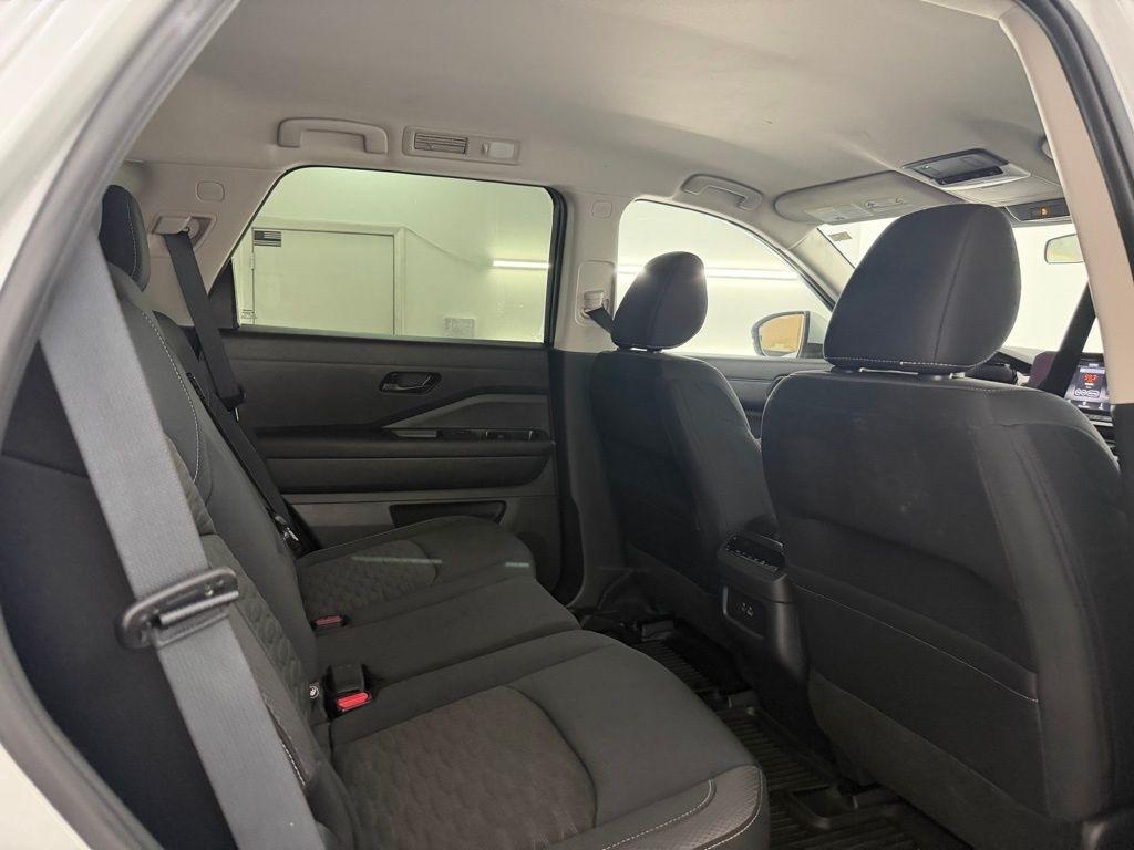 Nissan Pathfinder SV 2WD 2023