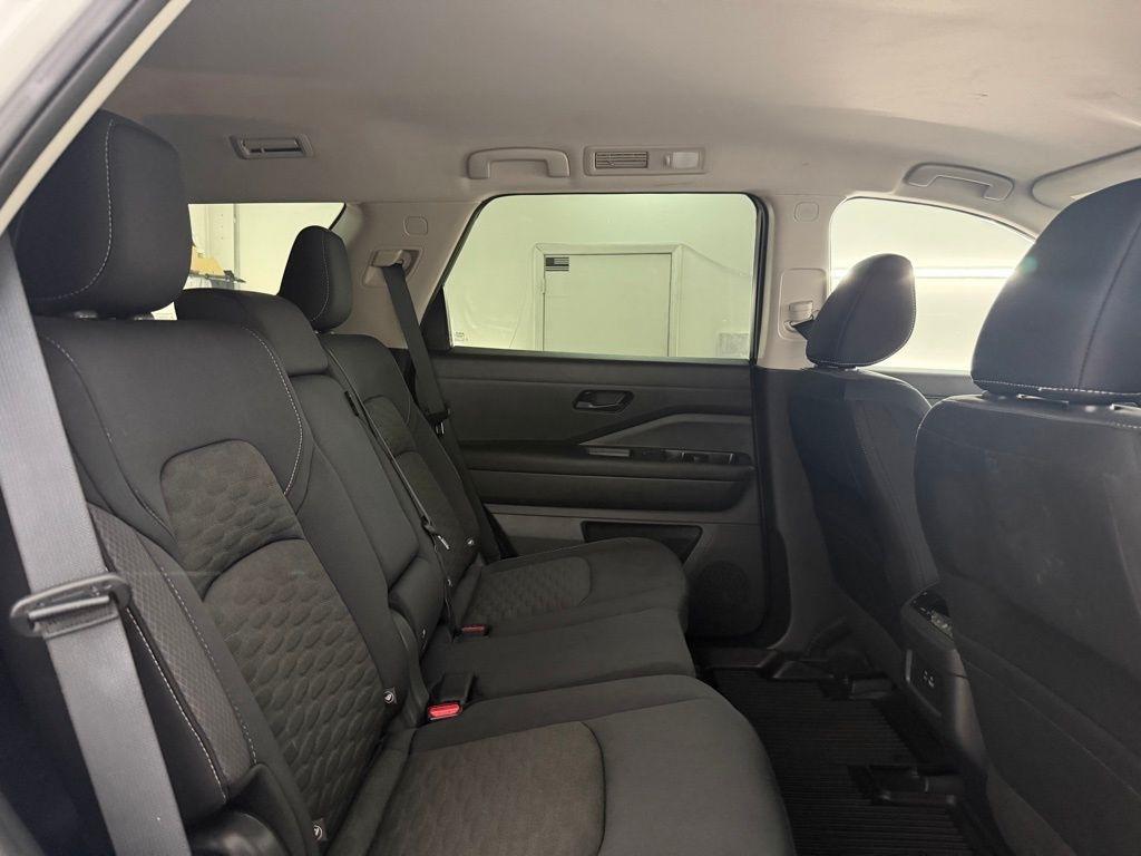 Nissan Pathfinder SV 2WD 2023