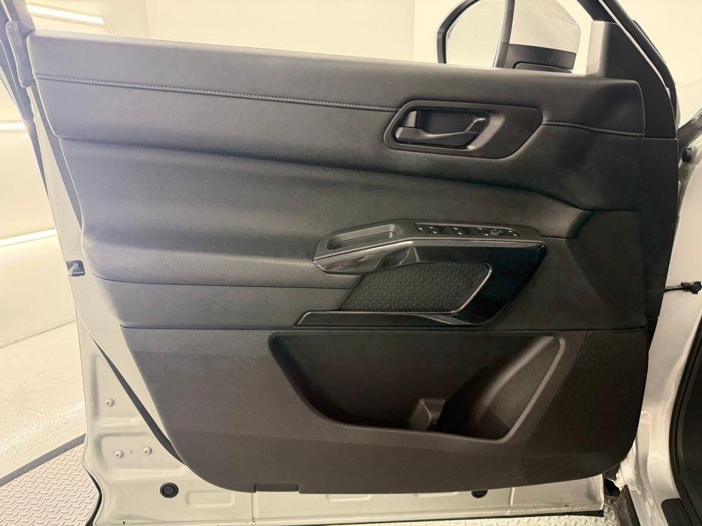 Nissan Pathfinder SV 2WD 2023