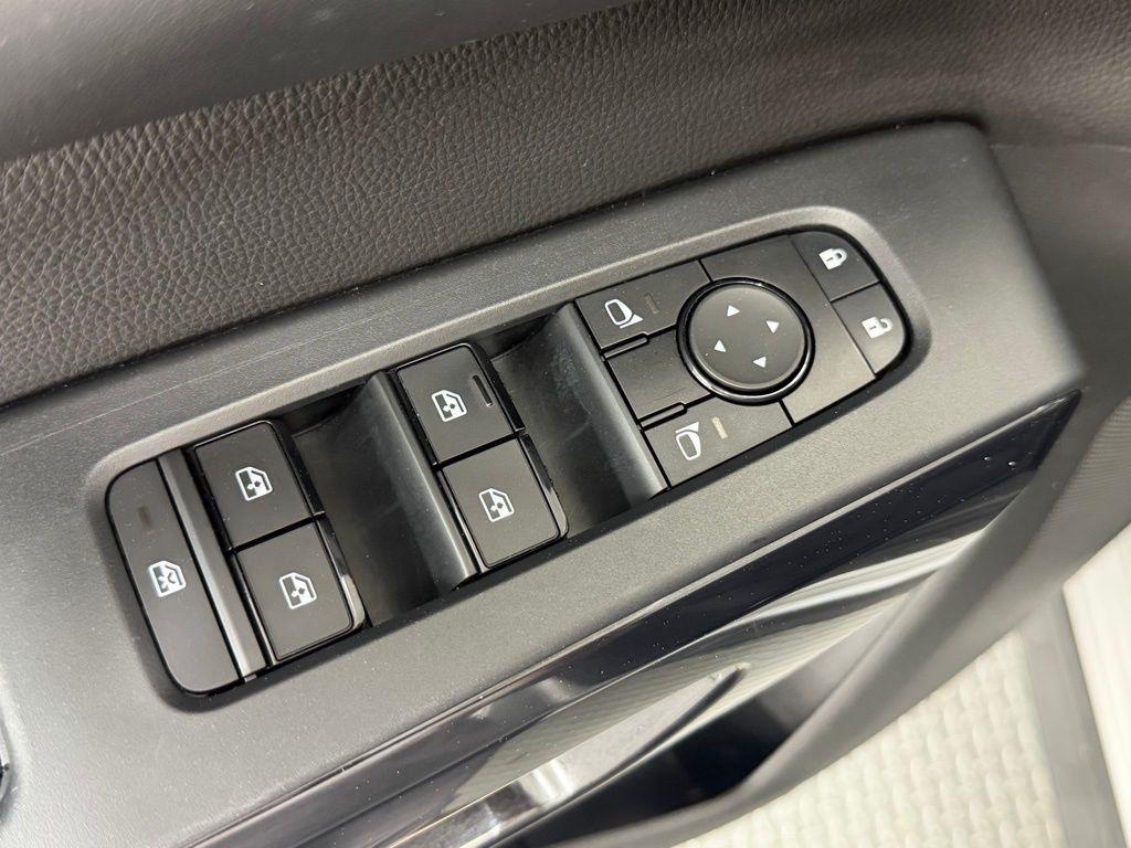 Nissan Pathfinder SV 2WD 2023