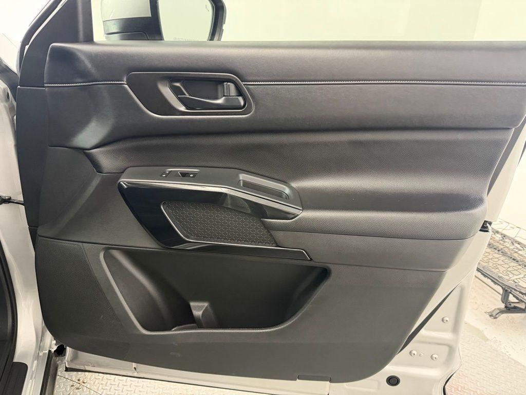 Nissan Pathfinder SV 2WD 2023