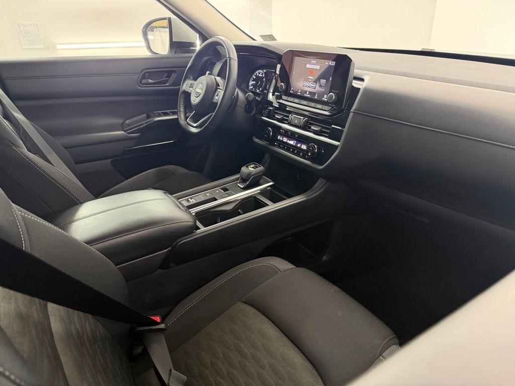 Nissan Pathfinder SV 2WD 2023