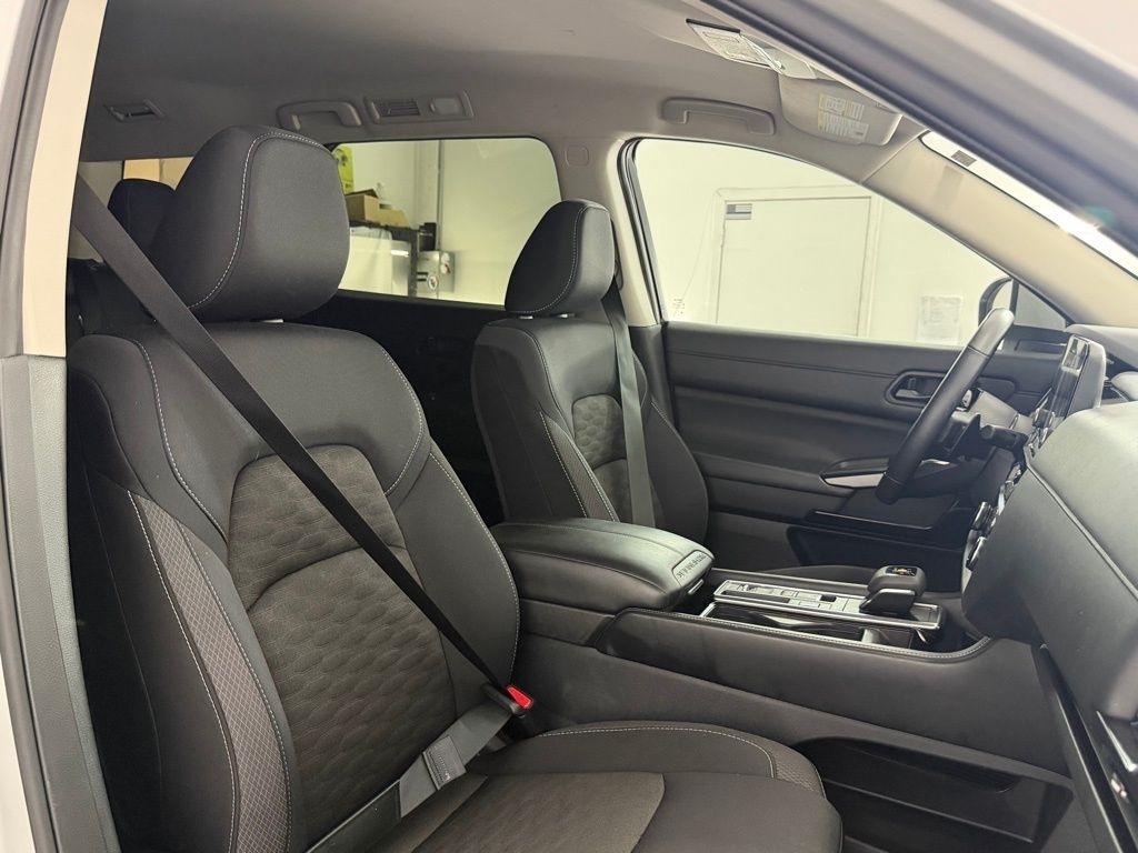 Nissan Pathfinder SV 2WD 2023