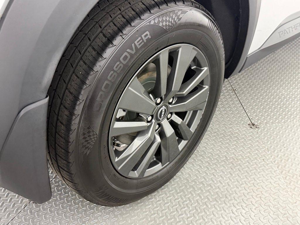 Nissan Pathfinder SV 2WD 2023