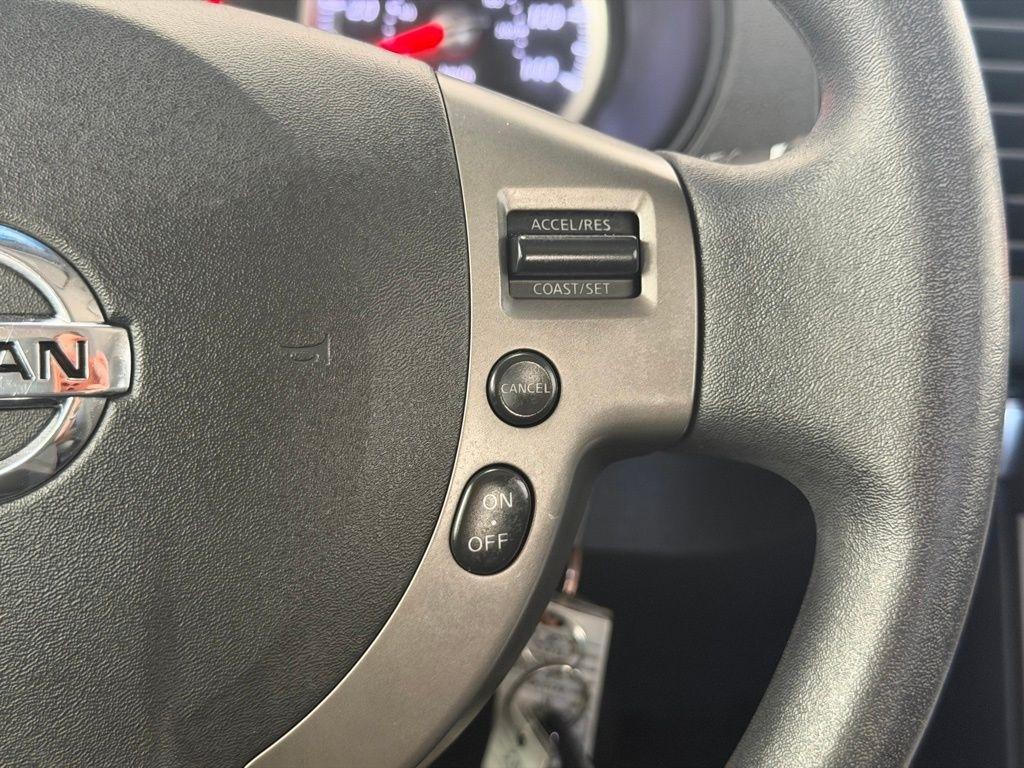 Nissan Sentra 4dr Sdn I4 CVT 2.0 SR 2011