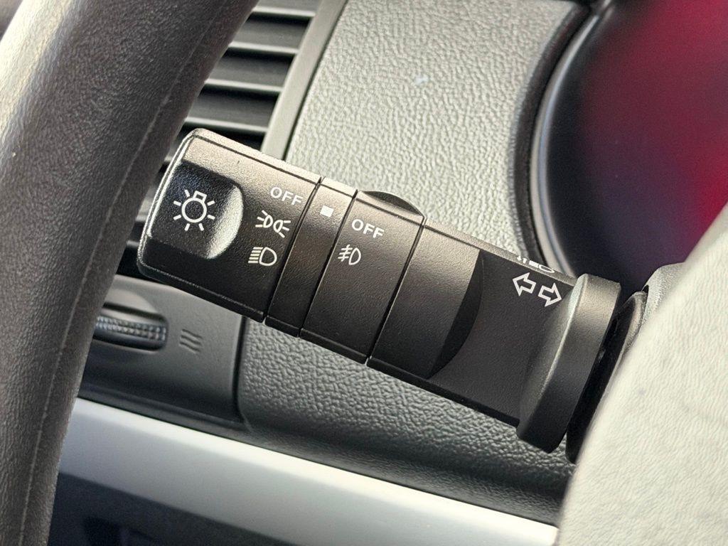 Nissan Sentra 4dr Sdn I4 CVT 2.0 SR 2011