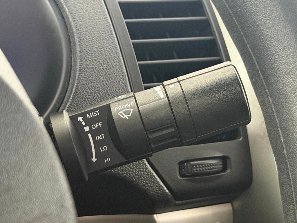 Nissan Sentra 4dr Sdn I4 CVT 2.0 SR 2011