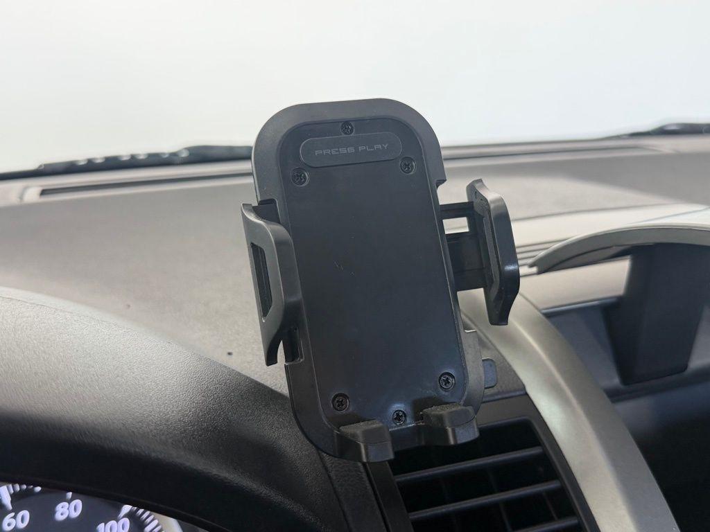 Nissan Sentra 4dr Sdn I4 CVT 2.0 SR 2011