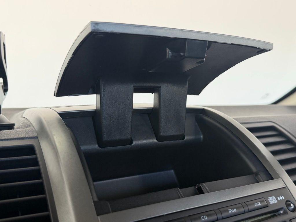 Nissan Sentra 4dr Sdn I4 CVT 2.0 SR 2011