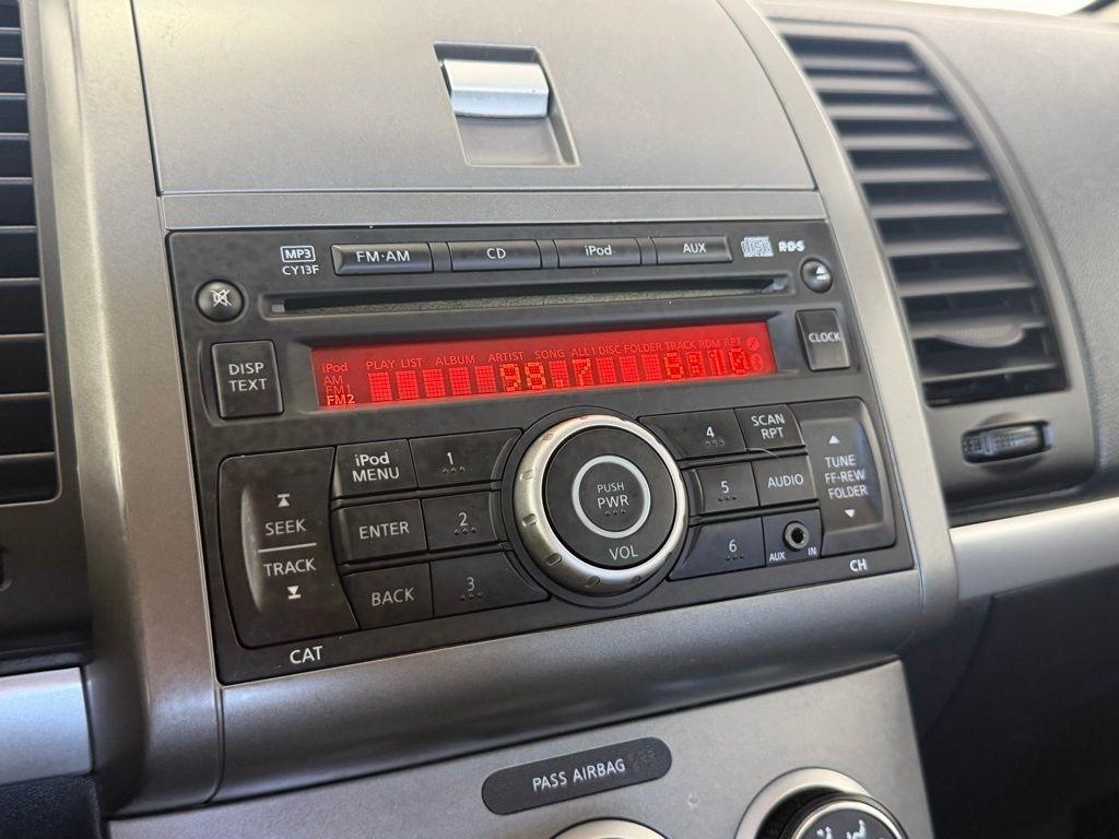 Nissan Sentra 4dr Sdn I4 CVT 2.0 SR 2011