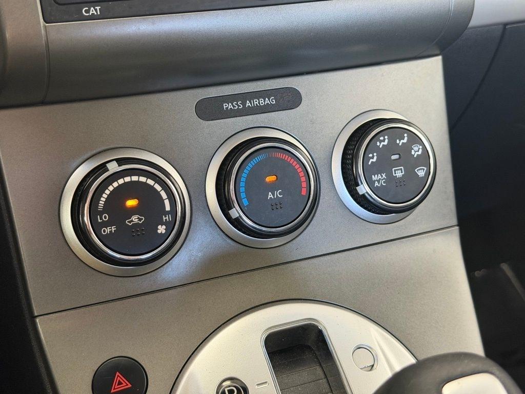 Nissan Sentra 4dr Sdn I4 CVT 2.0 SR 2011