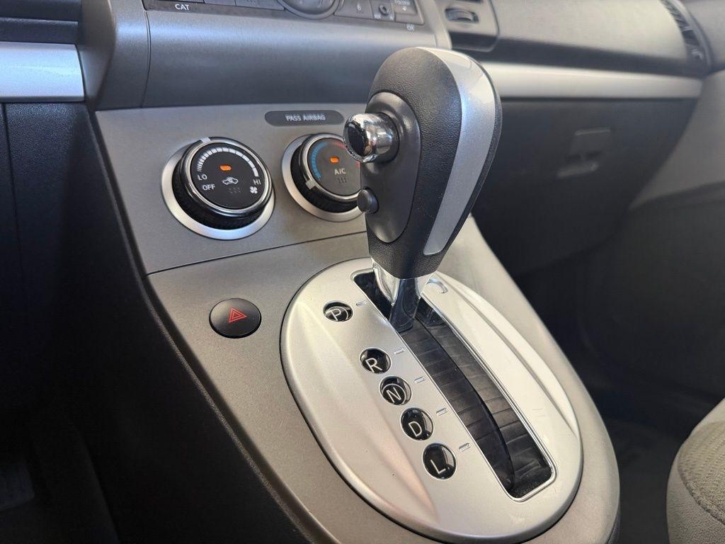 Nissan Sentra 4dr Sdn I4 CVT 2.0 SR 2011