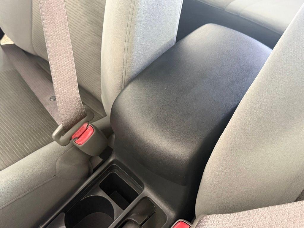 Nissan Sentra 4dr Sdn I4 CVT 2.0 SR 2011