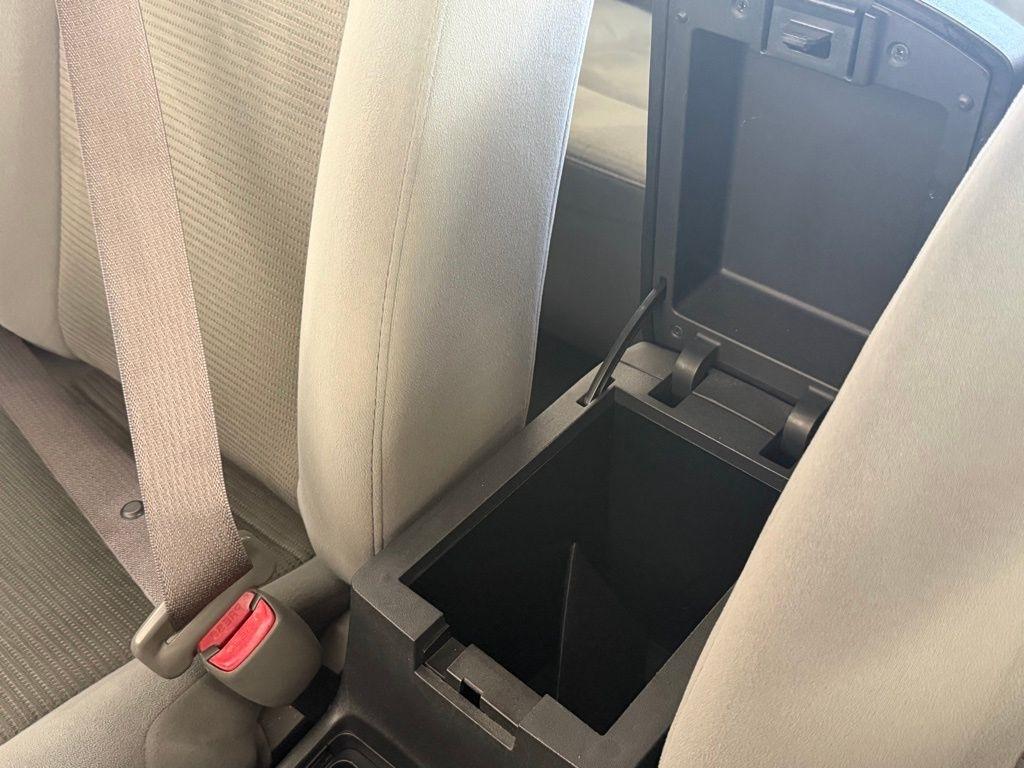 Nissan Sentra 4dr Sdn I4 CVT 2.0 SR 2011