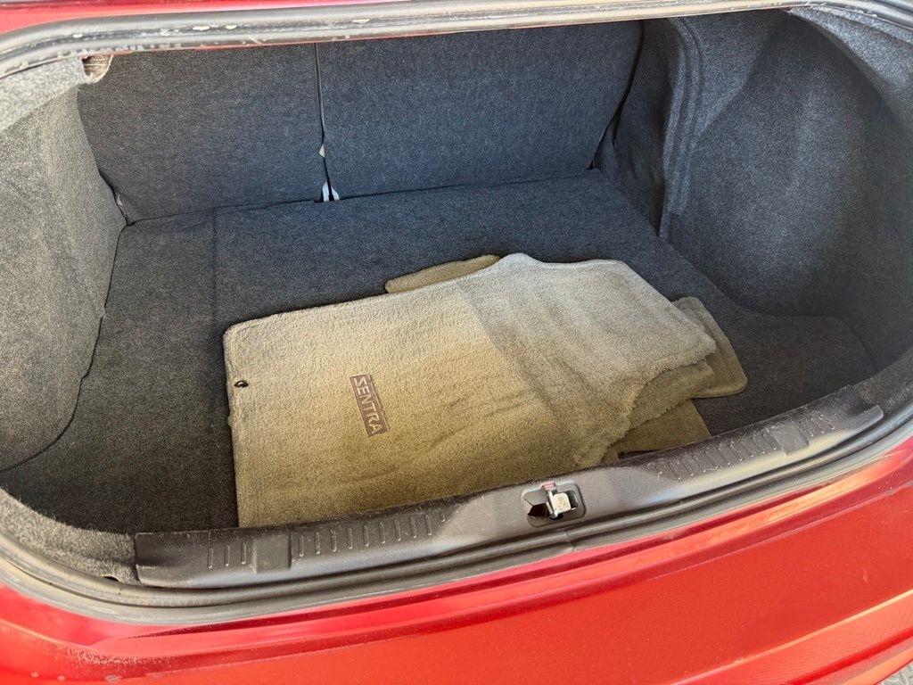 Nissan Sentra 4dr Sdn I4 CVT 2.0 SR 2011