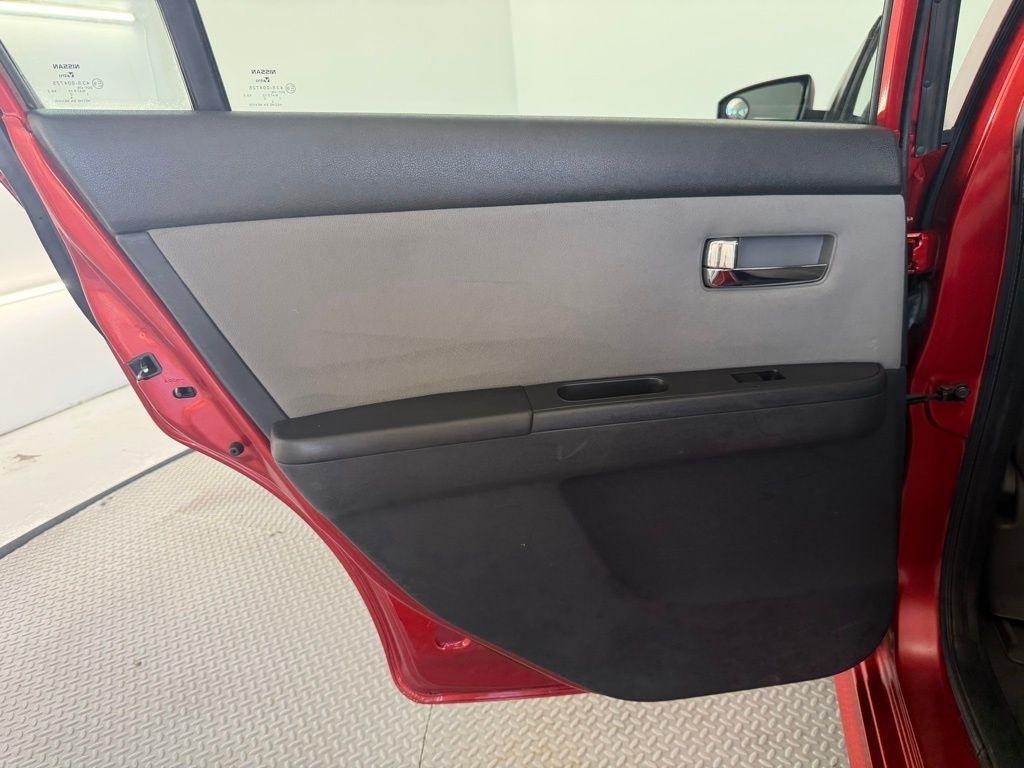 Nissan Sentra 4dr Sdn I4 CVT 2.0 SR 2011