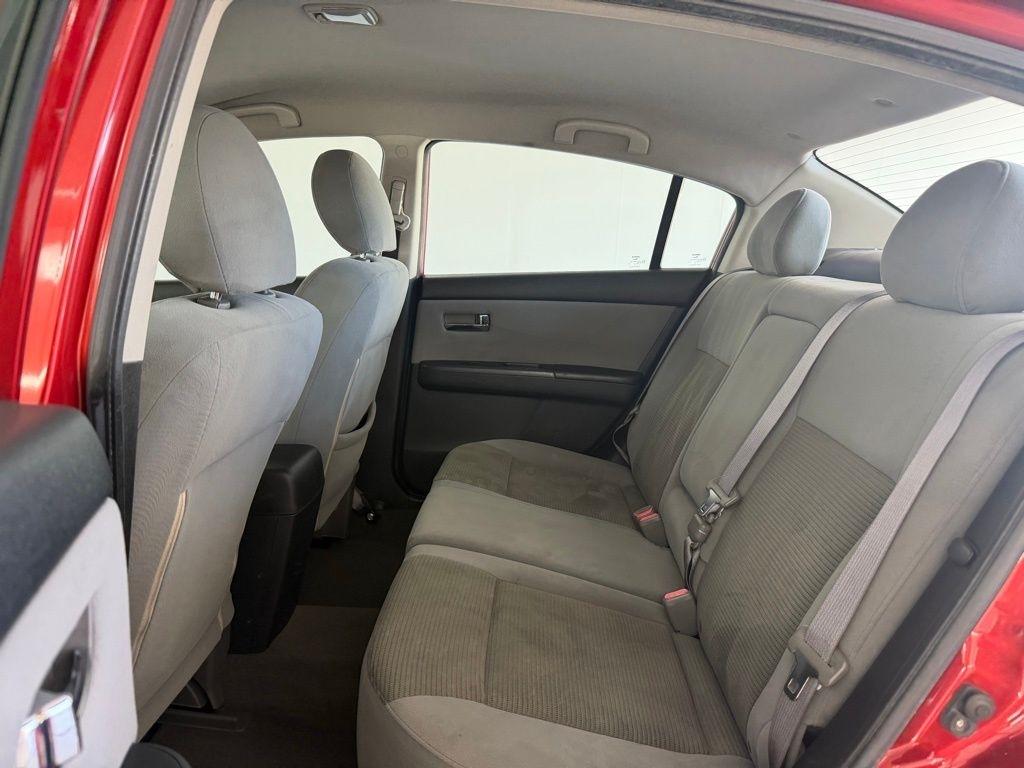 Nissan Sentra 4dr Sdn I4 CVT 2.0 SR 2011