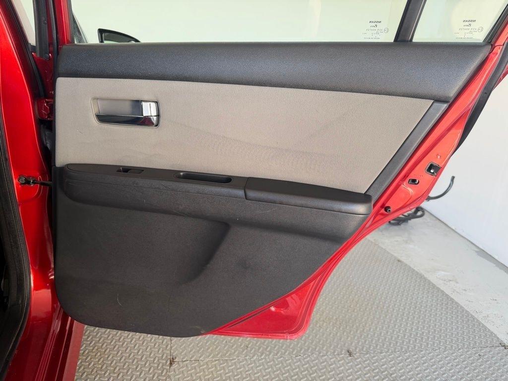 Nissan Sentra 4dr Sdn I4 CVT 2.0 SR 2011