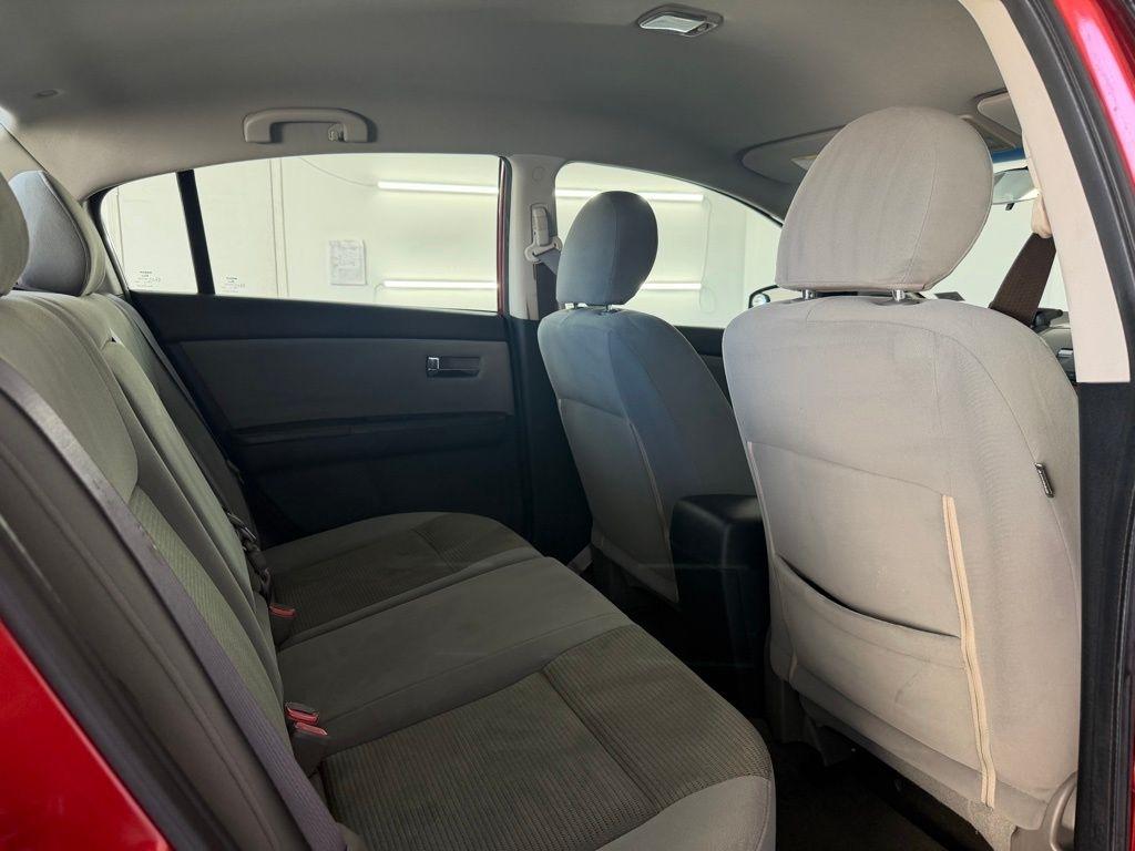 Nissan Sentra 4dr Sdn I4 CVT 2.0 SR 2011