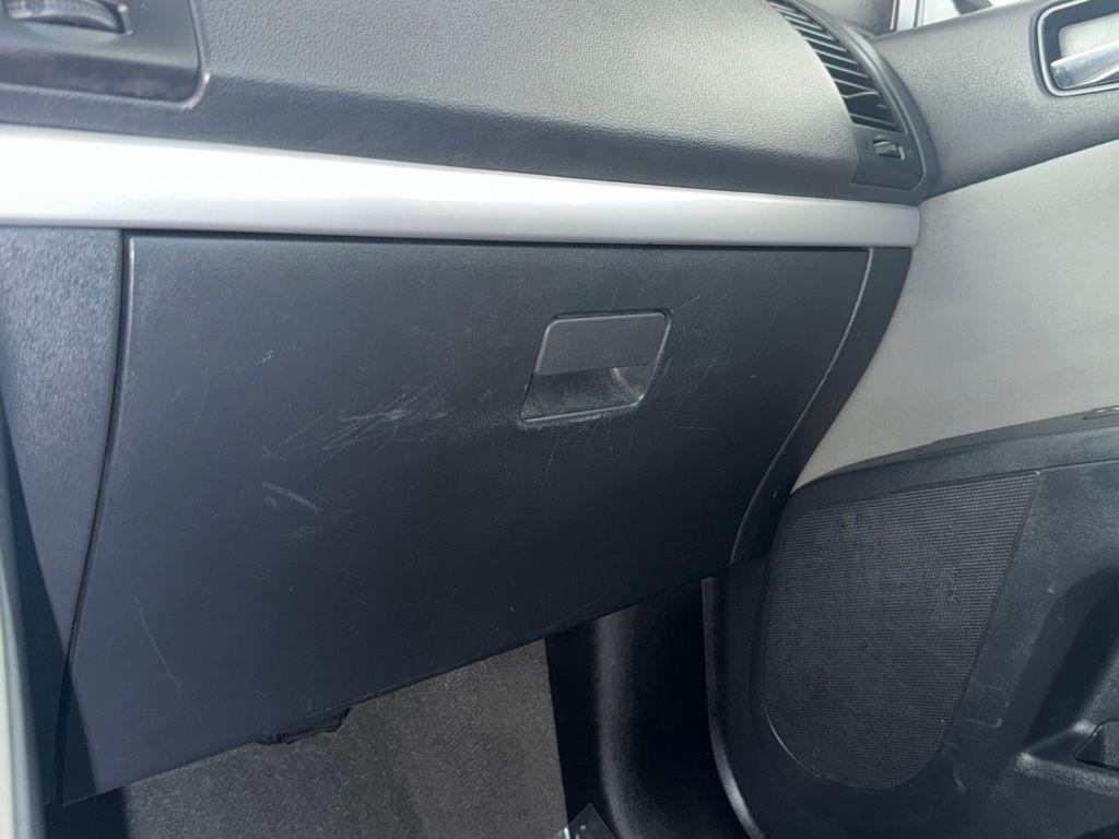 Nissan Sentra 4dr Sdn I4 CVT 2.0 SR 2011