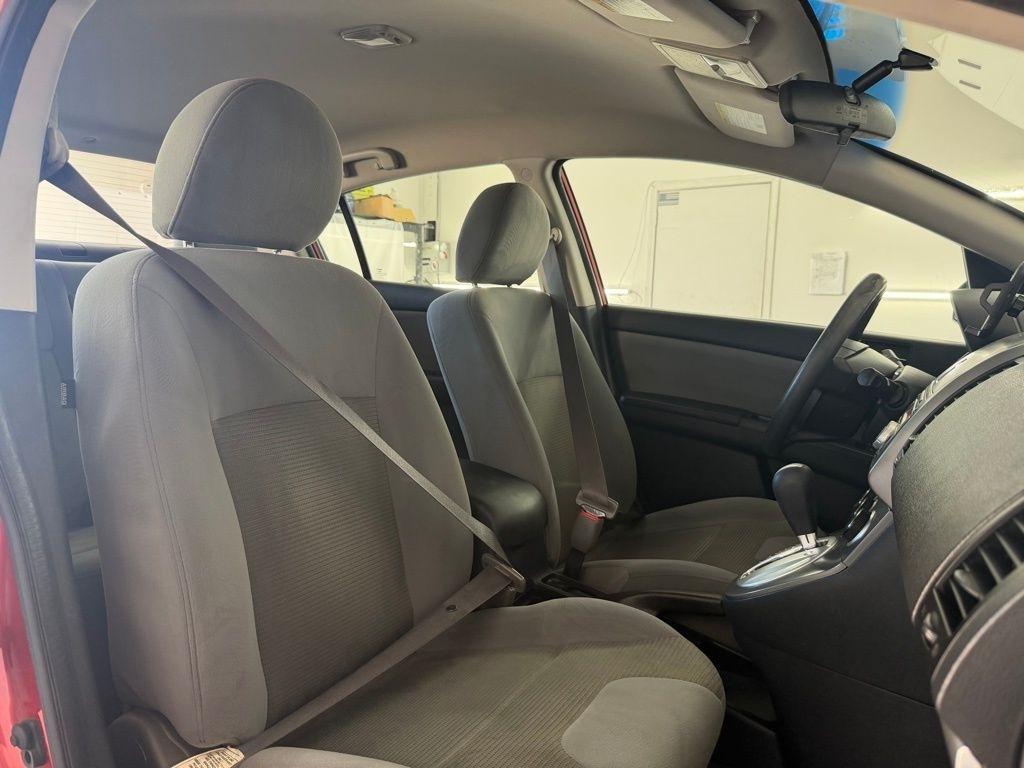 Nissan Sentra 4dr Sdn I4 CVT 2.0 SR 2011